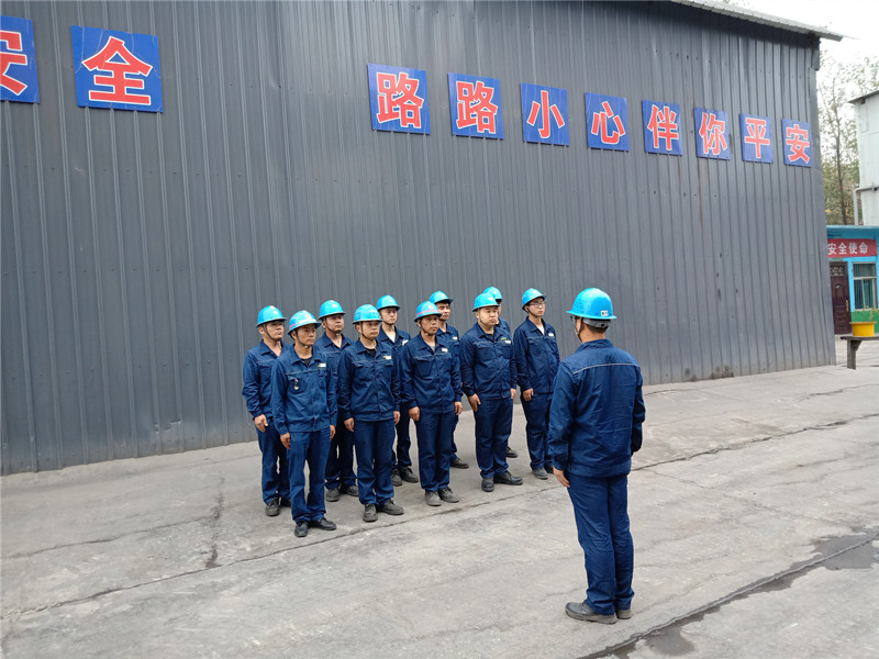 1634546784639064.jpg 泰龍車隊(duì)的司機(jī)們 (2).jpg